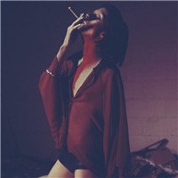 性感女生抽烟头像