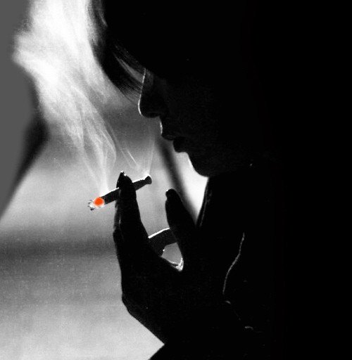 男生孤独抽烟头像