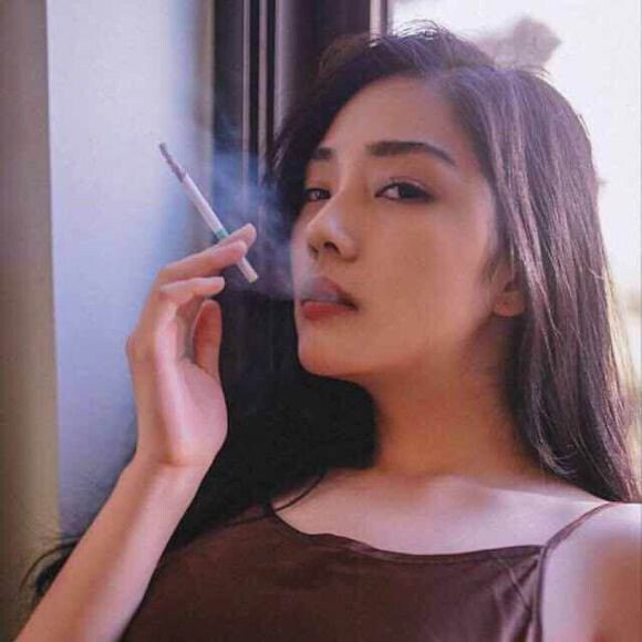 女生抽烟社会头像