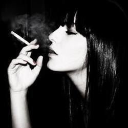 社会头像女抽烟霸气
